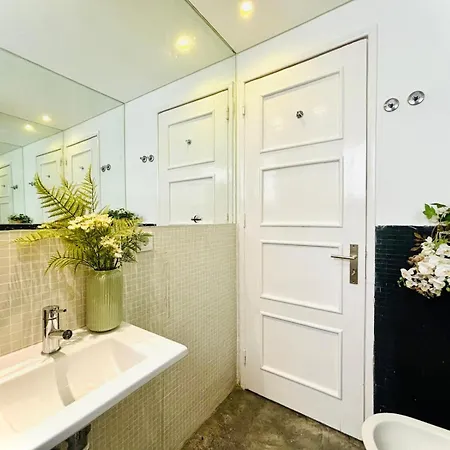 Хостел Luxury Rooms, Ideal Location For Tourists