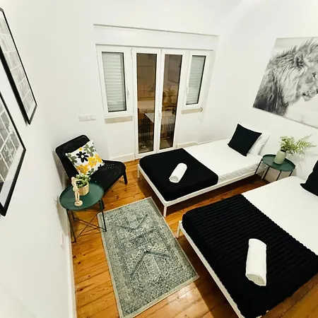 Luxury Rooms, Ideal Location For Tourists Хостел Лиссабон